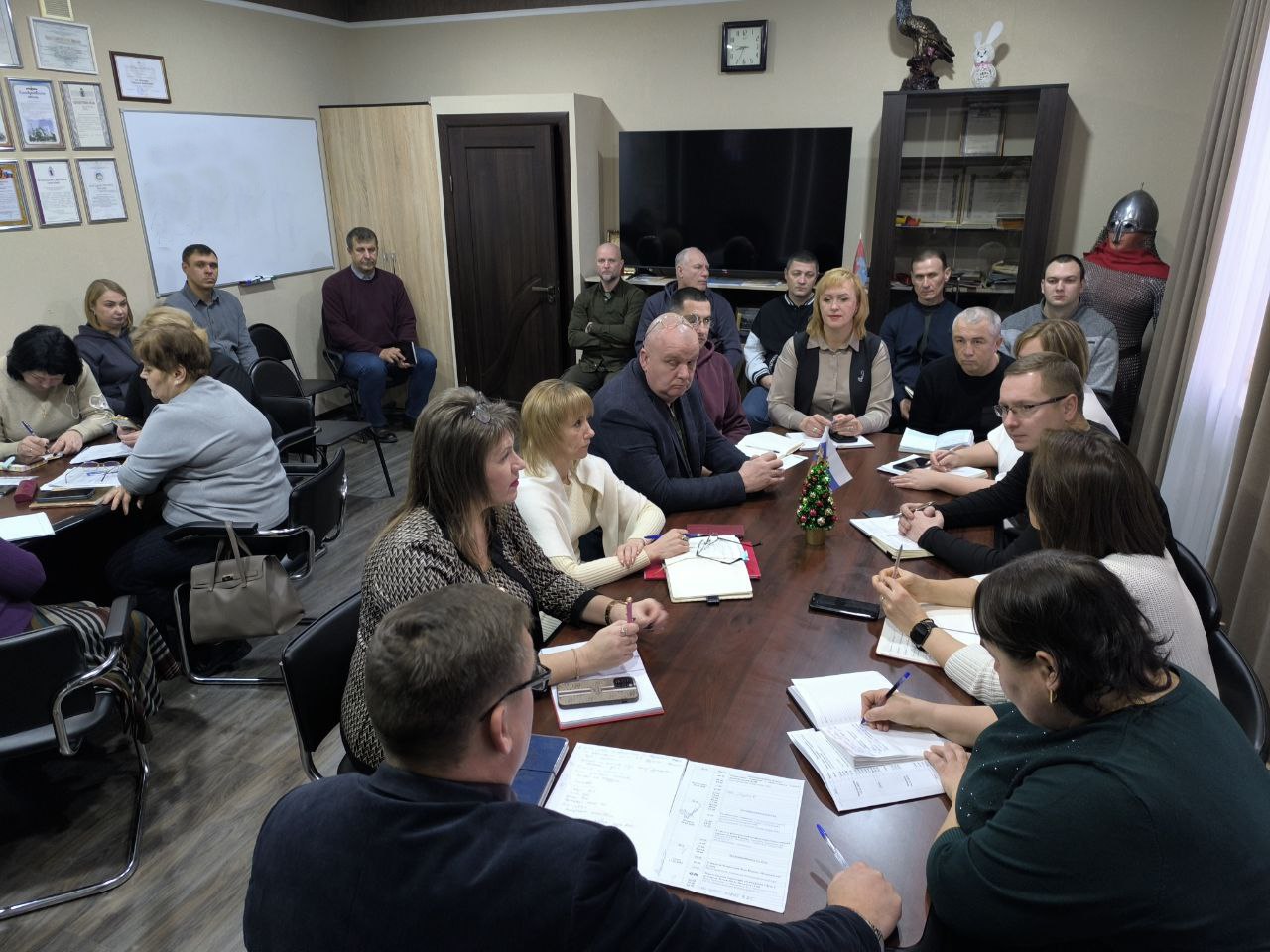 Александр Трудоношин: Организовал совещание с ключевыми представителями: заместителями, аппаратом, шеф-регионом и Советом депутатов Александр Трудоношин: Организовал совещание с ключевыми представителями: заместителями, аппаратом, шеф-регионом и Советом депутатов