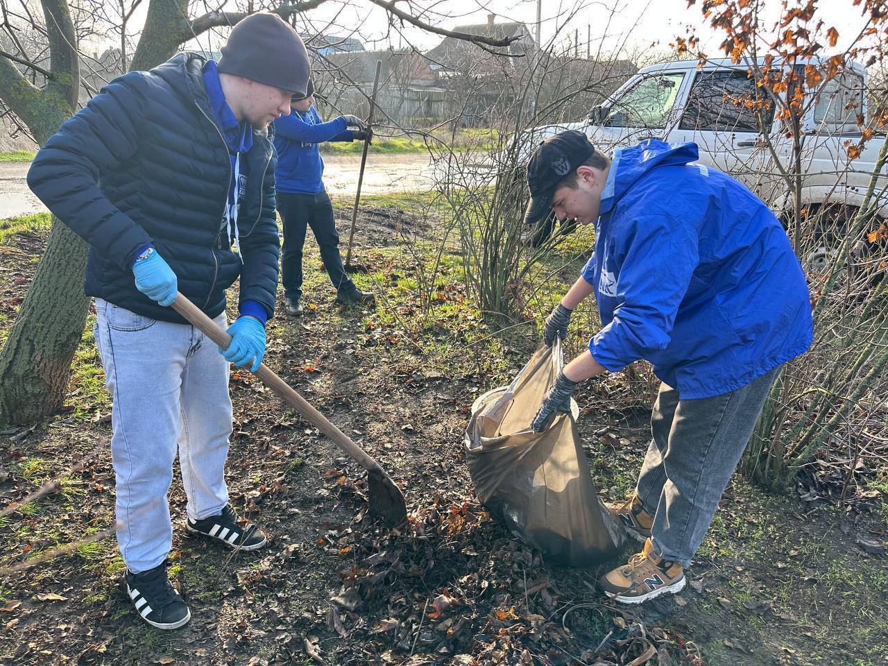 Активисты «Молодой Гвардии» из Пензенской области оказывают помощь жителям Токмака Активисты «Молодой Гвардии» из Пензенской области оказывают помощь жителям Токмака