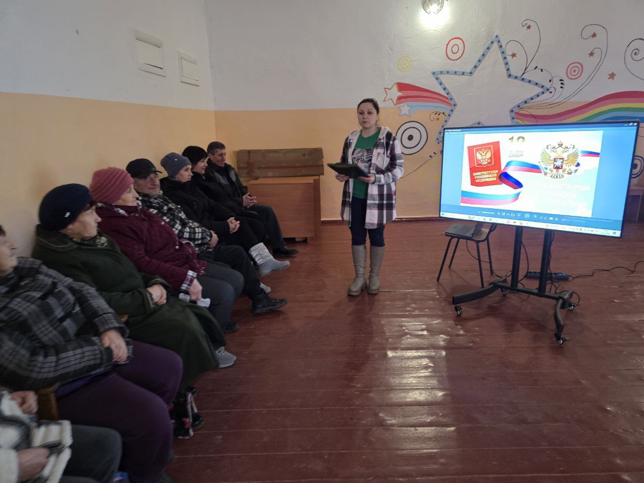 В Богдановском Доме культуры прошел информационный час ко Дню Конституции "Основной закон для всех" В Богдановском Доме культуры прошел информационный час ко Дню Конституции "Основной закон для всех"