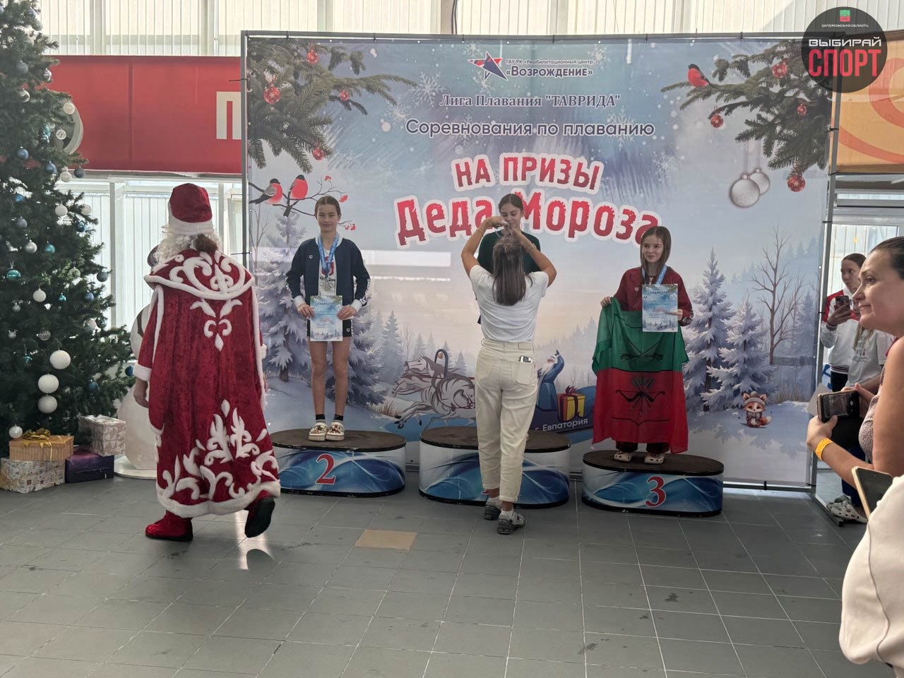 Соревнования по плаванию «На призы Деда Мороза» прошли в Евпатории! Соревнования по плаванию «На призы Деда Мороза» прошли в Евпатории!