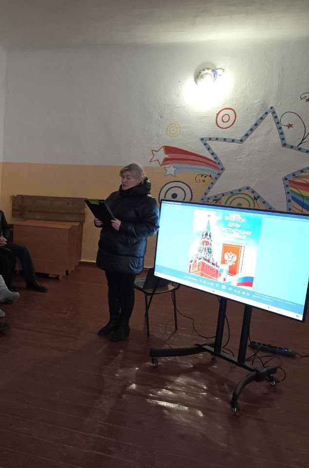 В Богдановском Доме культуры прошел информационный час ко Дню Конституции "Основной закон для всех" В Богдановском Доме культуры прошел информационный час ко Дню Конституции "Основной закон для всех"