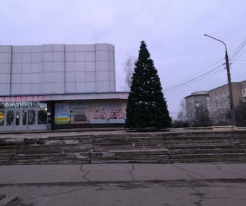 Закончили монтаж главного символа Нового года