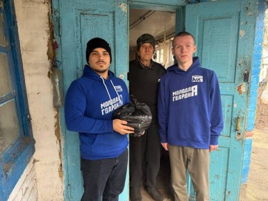 Пензенцы привезли продуктовые наборы двум жительницам Токмака