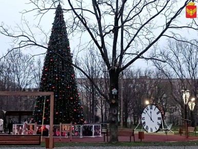 Парк «Юбилейный» в Приморске подготовили к Новому году