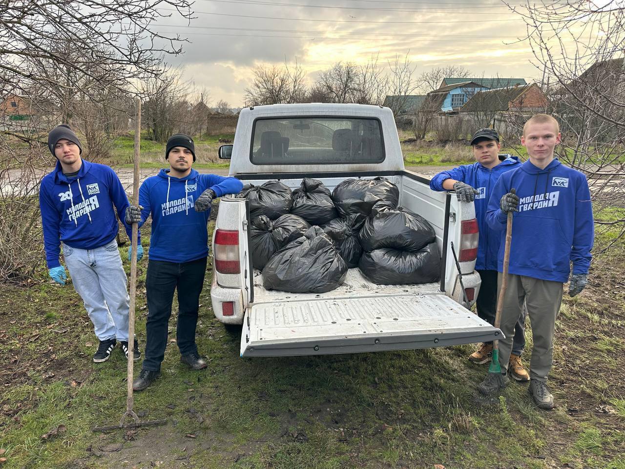 Активисты «Молодой Гвардии» из Пензенской области оказывают помощь жителям Токмака Активисты «Молодой Гвардии» из Пензенской области оказывают помощь жителям Токмака