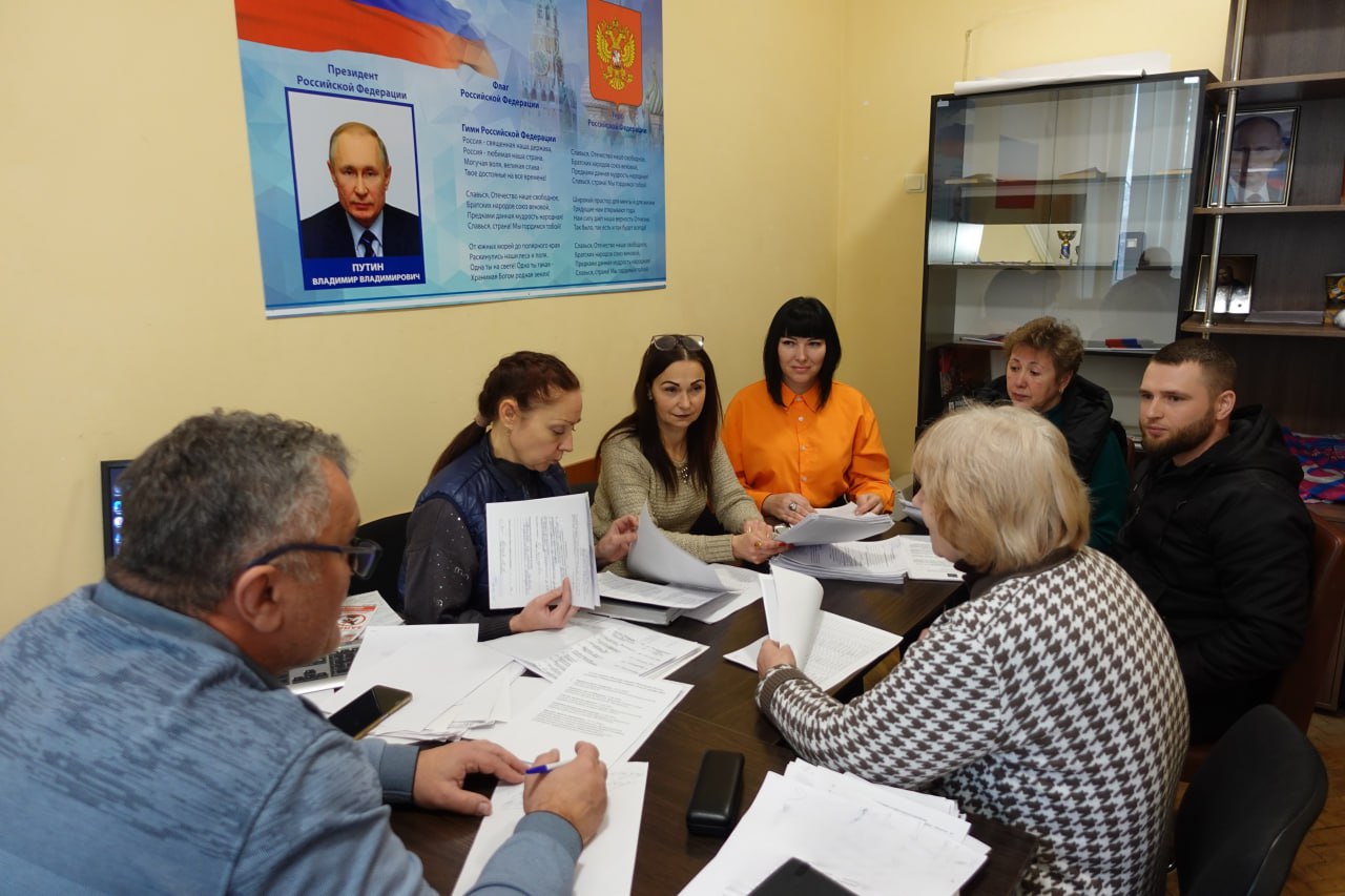 Под председательством первого заместителя Главы Токмакского муниципального округа Дмитрия Беспалова состоялось заседание комиссии по предоставлению безвозмездной гуманитарной помощи гражданам, попавшим в тяжелую жизненную...