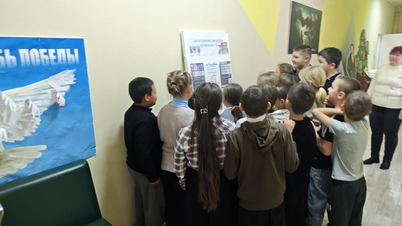 В Акимовской центральной библиотеке библиотекарь рассказала школьникам об определении понятия «терроризм», о том, какую угрозу несет терроризм всему человечеству В Акимовской центральной библиотеке библиотекарь рассказала школьникам об определении понятия «терроризм», о том, какую угрозу несет терроризм всему человечеству