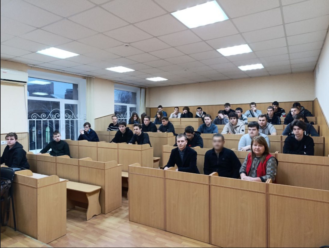 Председатель ТИК №9 совместно с заведующим кафедрой Азовского государственного педагогического университета имени П.Д.Осипенко провели тематическое мероприятие, посвящённое особой дате - Дню Конституции Российской Федерации