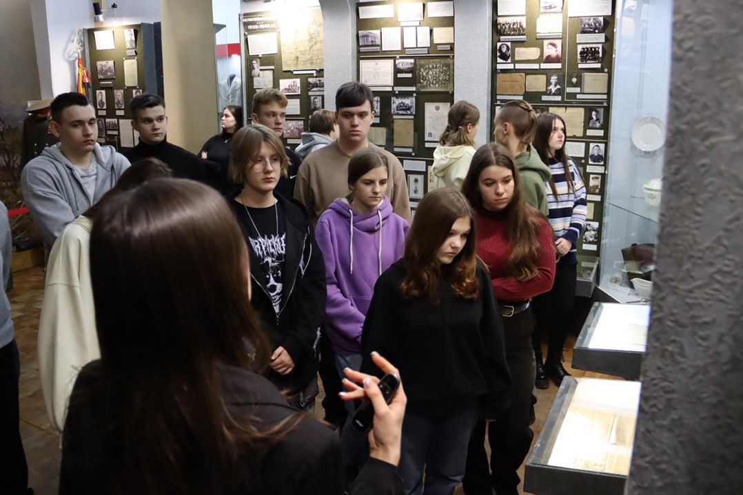 «Память сильнее времени»: школьники Мелитополя — в музее боевой славы «Память сильнее времени»: школьники Мелитополя — в музее боевой славы