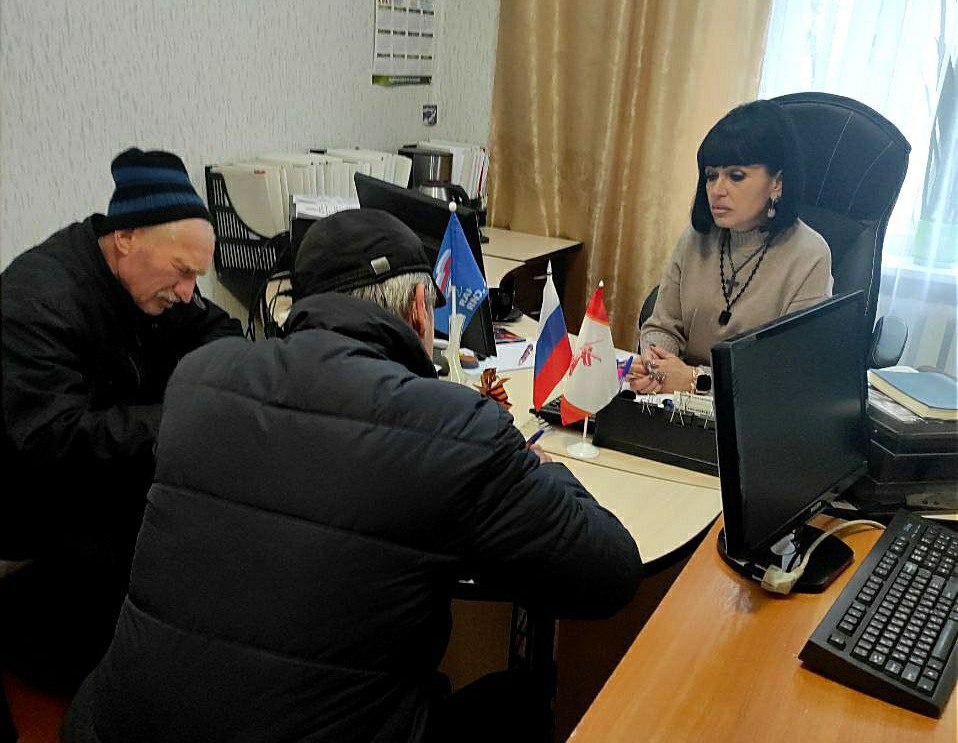 Сотрудники территориального отдела Новониколаевской группы сёл провели встречи с местными сельхозпроизводителями