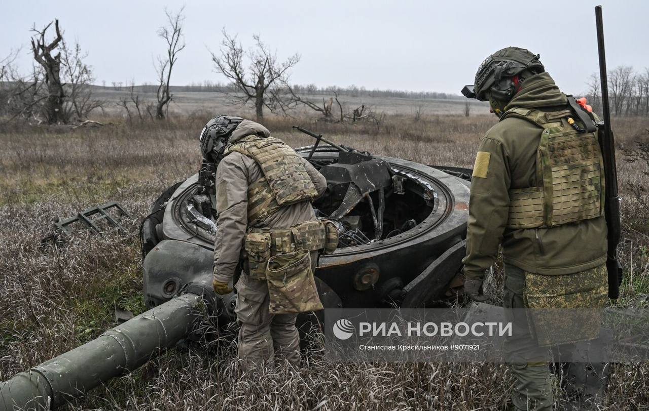 Разбитый танк Leopard 1А5 противника на Красноармейском направлении Разбитый танк Leopard 1А5 противника на Красноармейском направлении