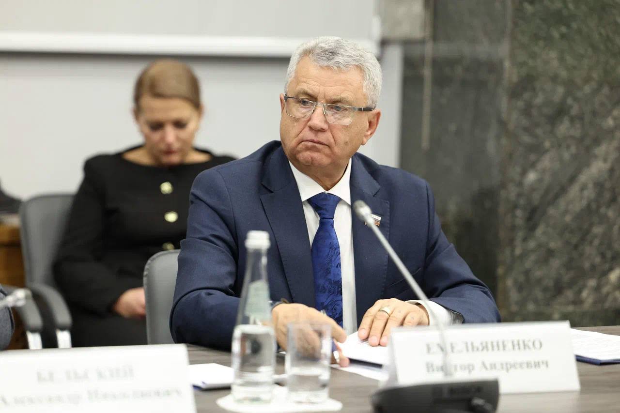 Виктор Емельяненко: Принял участие в заседании Комиссии Совета законодателей РФ при Федеральном Собрании РФ по координации законотворческой деятельности и мониторингу законодательства Виктор Емельяненко: Принял участие в заседании Комиссии Совета законодателей РФ при Федеральном Собрании РФ по координации законотворческой деятельности и мониторингу законодательства