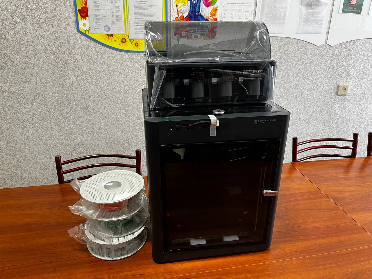 «Единая Россия» передала 3D-принтер школе Каменско-Днепровского округа «Единая Россия» передала 3D-принтер школе Каменско-Днепровского округа