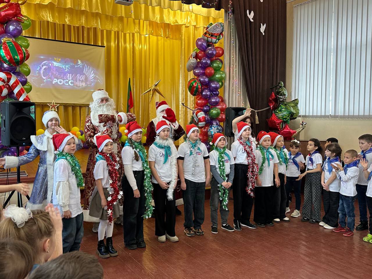 В Акимовской СОШ №27 имени Г. И. Бояринова прошел значимый праздник, посвященный подведению итогов по образовательному треку "Орленок-Мастер" в рамках Всероссийской программы "Орлята России"