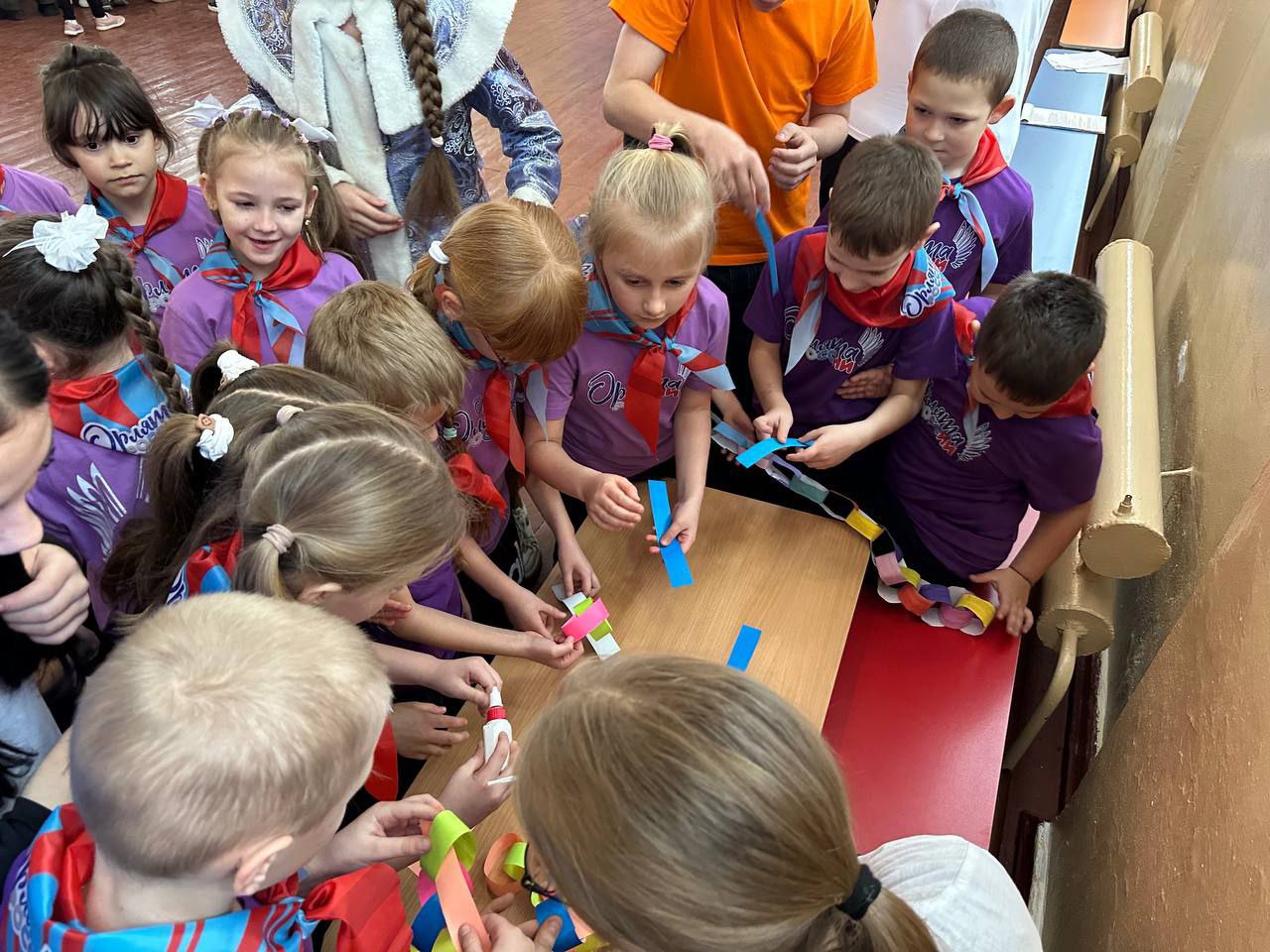 В Акимовской СОШ №27 имени Г. И. Бояринова прошел значимый праздник, посвященный подведению итогов по образовательному треку "Орленок-Мастер" в рамках Всероссийской программы "Орлята России" В Акимовской СОШ №27 имени Г. И. Бояринова прошел значимый праздник, посвященный подведению итогов по образовательному треку "Орленок-Мастер" в рамках Всероссийской программы "Орлята России"