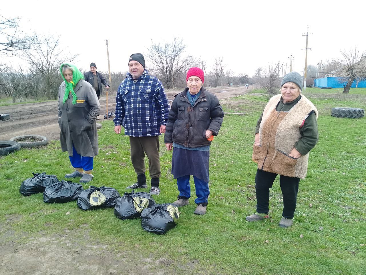 Жители сёл Токмакского муниципального округа получили гуманитарные продуктовые наборы Жители сёл Токмакского муниципального округа получили гуманитарные продуктовые наборы