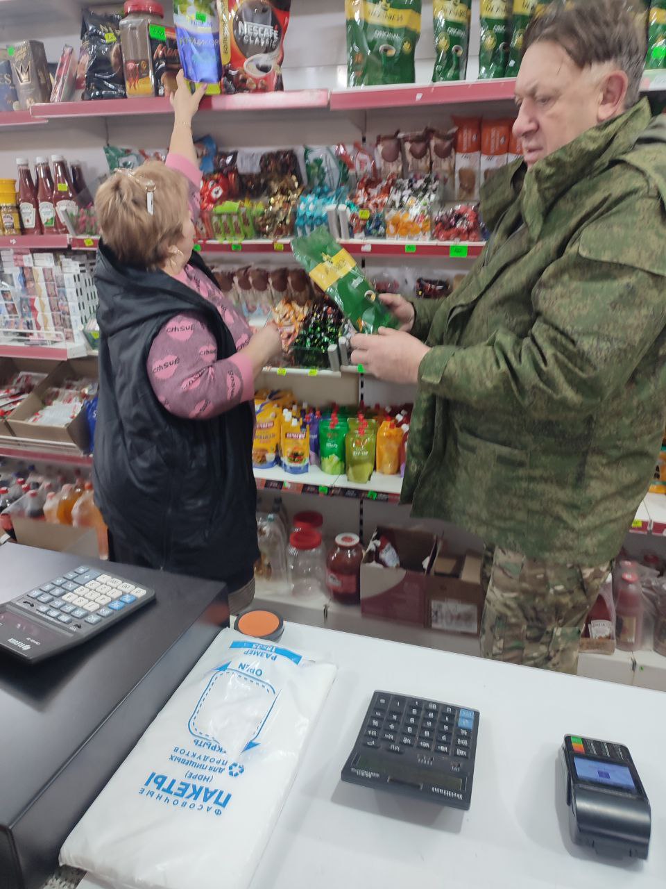 В рамках проекта «Синий ценник» проведен мониторинг социальных цен в торговых точках сельских поселений Токмакского муниципального округа