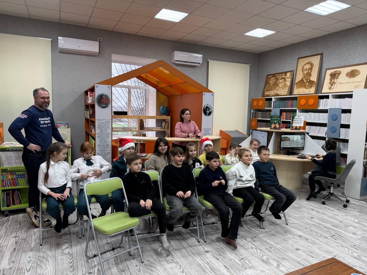 Приазовская библиотека обогатила фонды благодаря дружбе с Томской областью Приазовская библиотека обогатила фонды благодаря дружбе с Томской областью