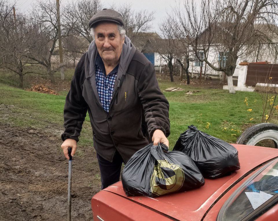 Жители сёл Токмакского муниципального округа получили гуманитарные продуктовые наборы Жители сёл Токмакского муниципального округа получили гуманитарные продуктовые наборы