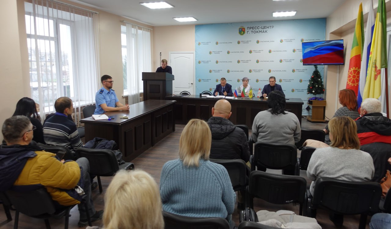 Депутаты Токмакского окружного совета приняли бюджет муниципального округа на 2026 г. и на плановый период 2027 и 2028 г.г