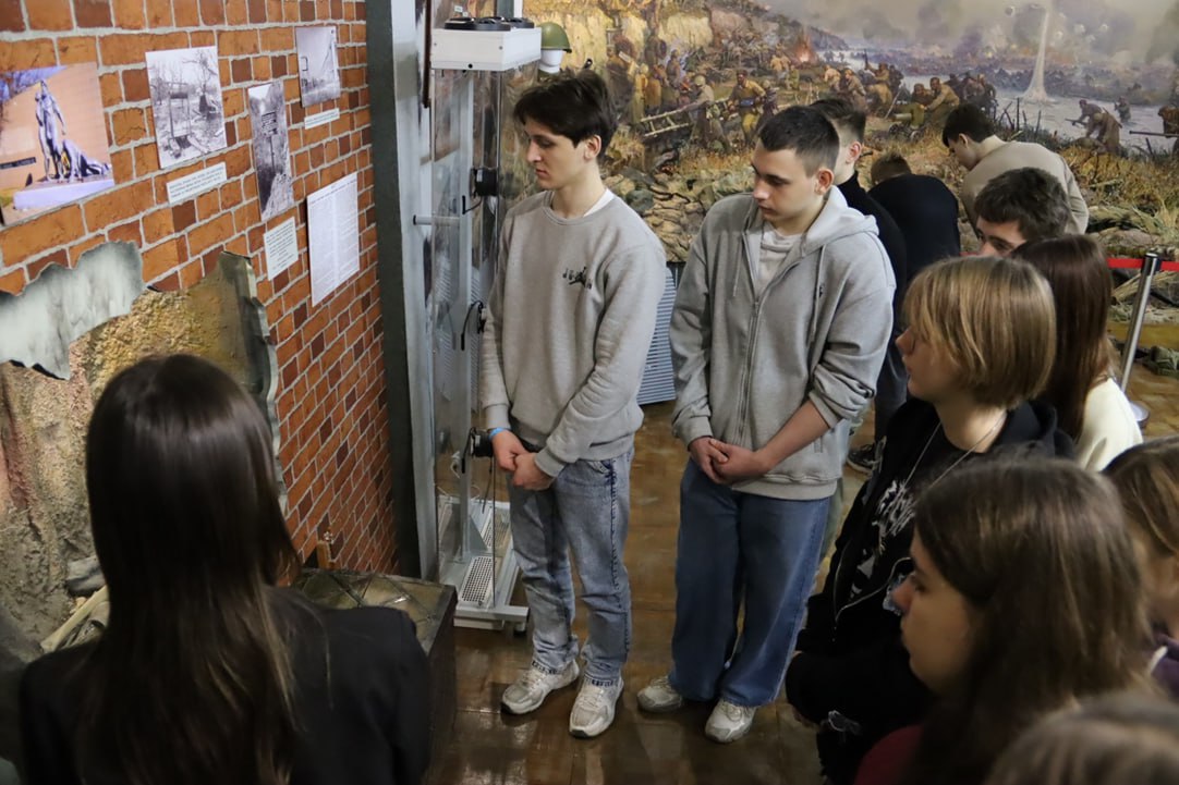 «Память сильнее времени»: школьники Мелитополя — в музее боевой славы «Память сильнее времени»: школьники Мелитополя — в музее боевой славы