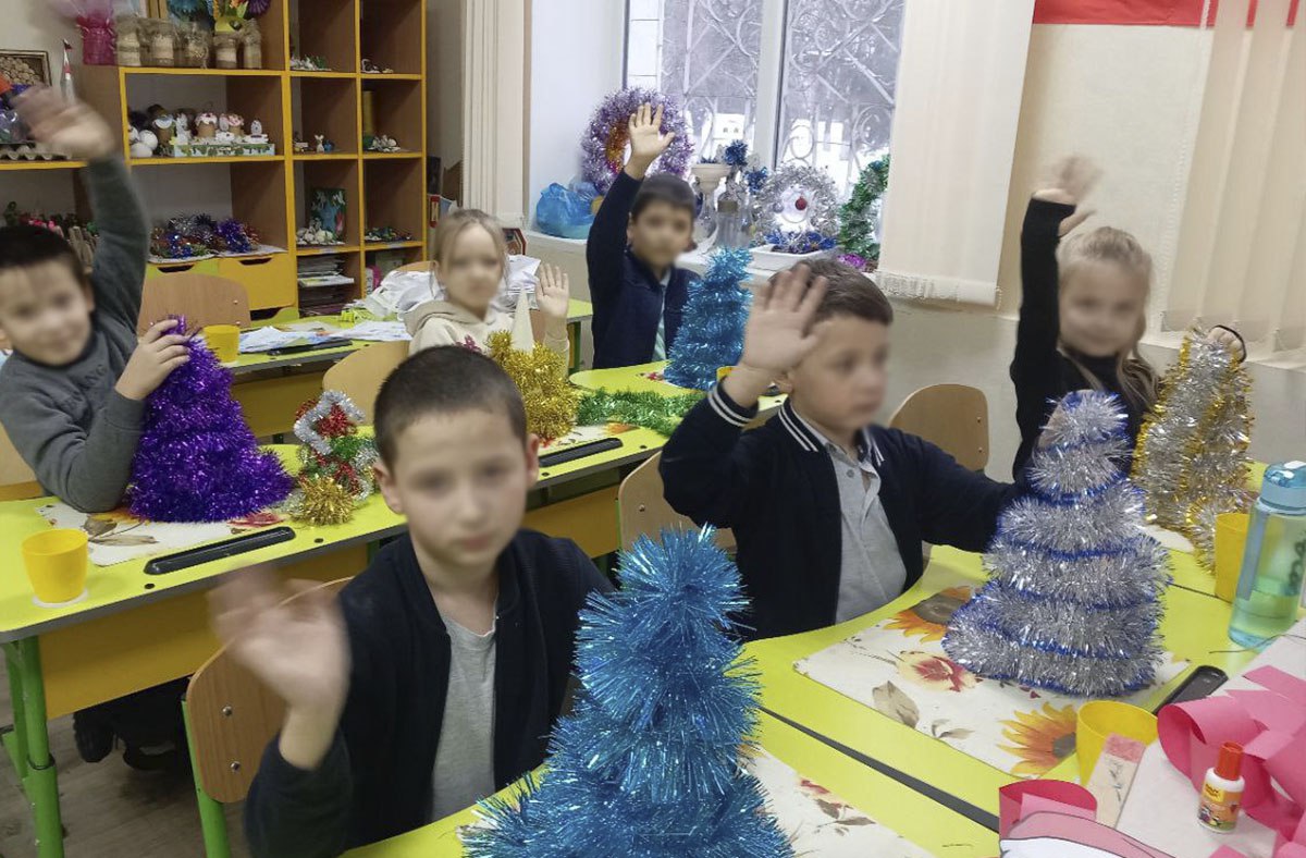 В кружке декоративно прикладного творчества прошёл мастер – класс: Создайте волшебную, декоративную ёлочку из новогоднего дождика! В кружке декоративно прикладного творчества прошёл мастер – класс: Создайте волшебную, декоративную ёлочку из новогоднего дождика!