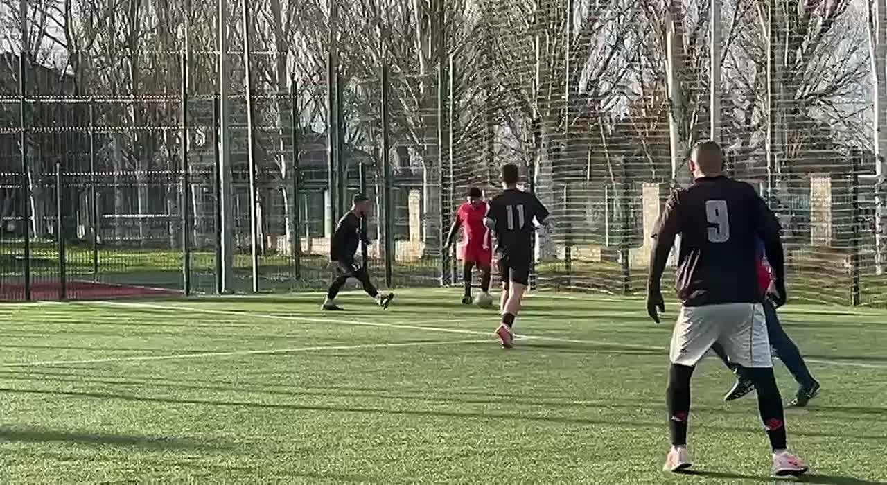 13 декабря, на футбольном поле СК «Олимпиец», прошел 9 тур Осеннего Чемпионата Приморской любительской лиги (ПЛЛ) по футболу 6х6, посвященного Году защитника Отечества