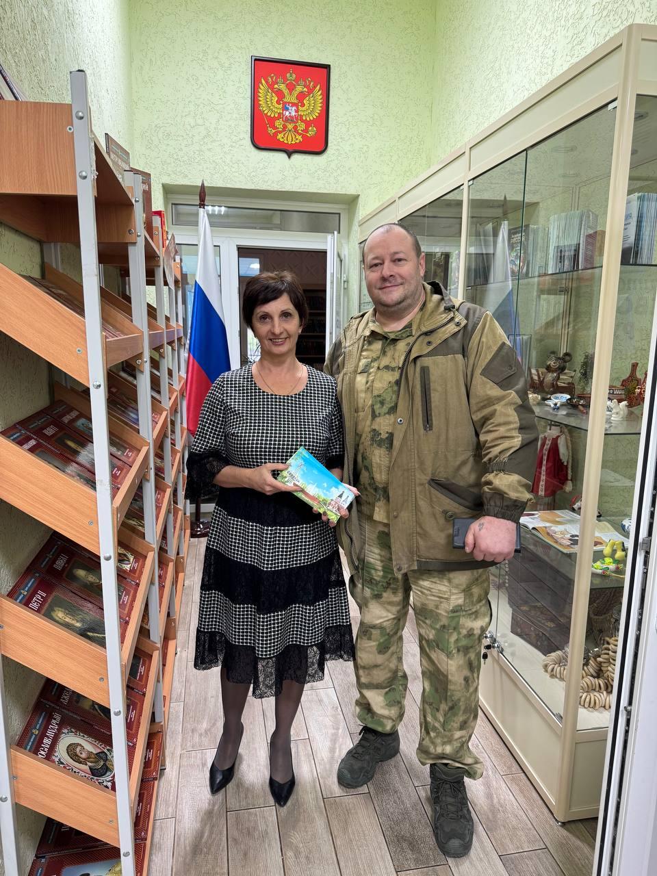 Приазовская библиотека обогатила фонды благодаря дружбе с Томской областью