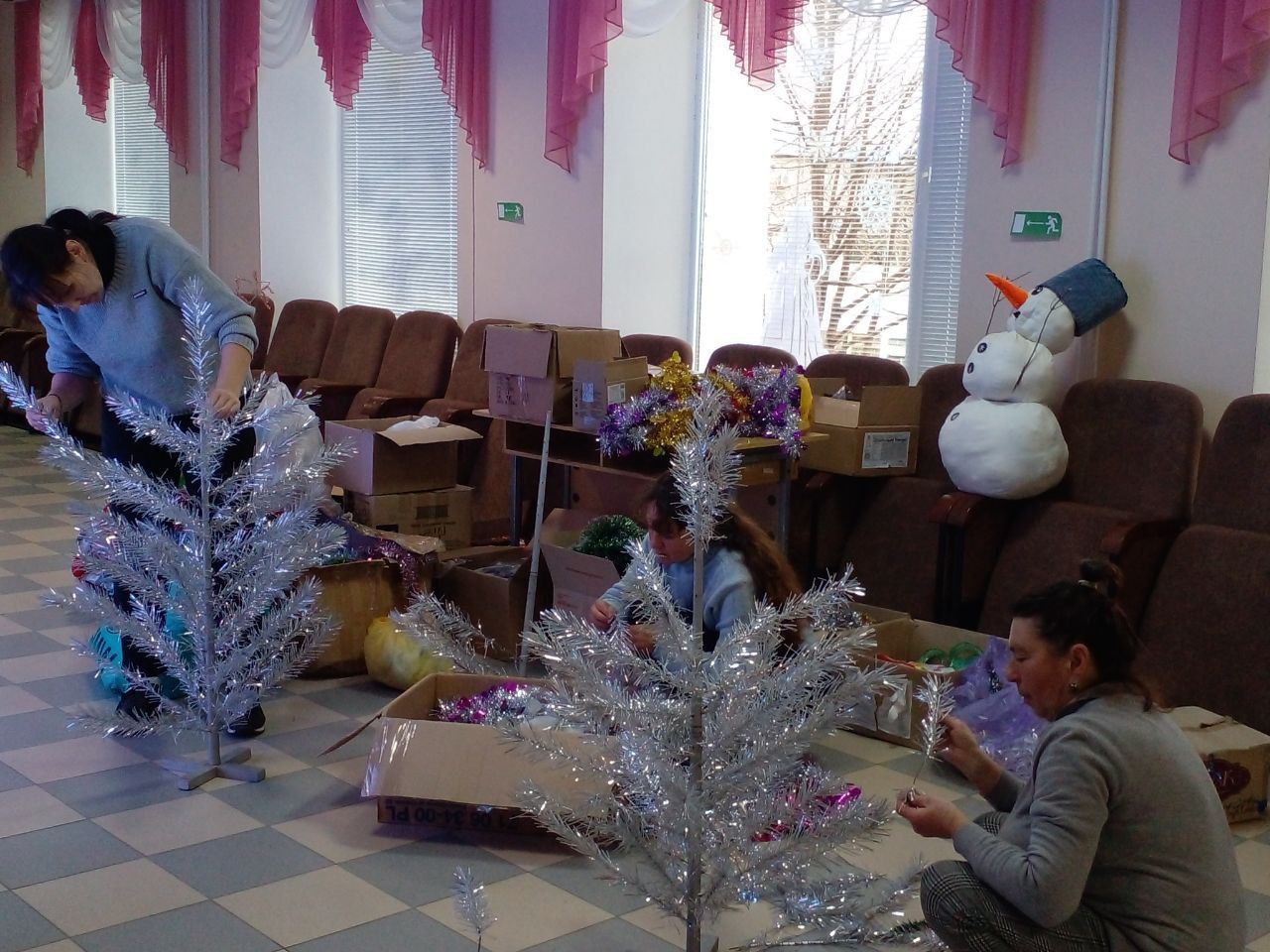 В Кирилловском Доме культуры идёт подготовка к Новому году В Кирилловском Доме культуры идёт подготовка к Новому году