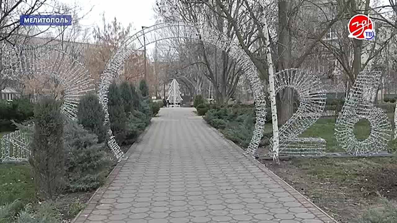 Специалисты коммунального предприятия «Горсвет» завершают подготовку города к новогодним праздникам