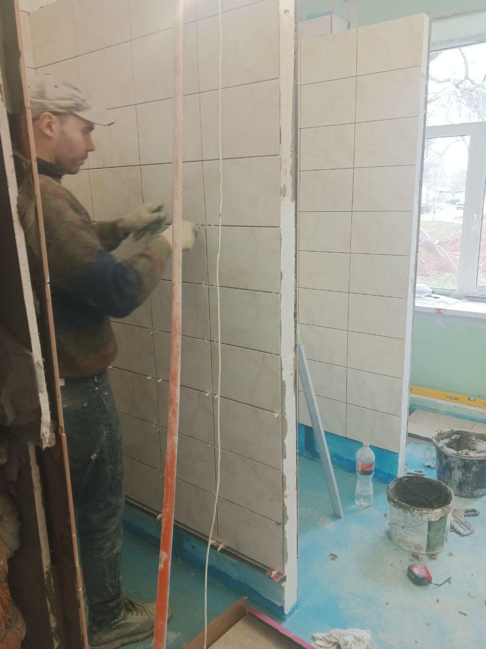 Строители из Чувашии продолжают ремонт Дома культуры в Андреевке Строители из Чувашии продолжают ремонт Дома культуры в Андреевке