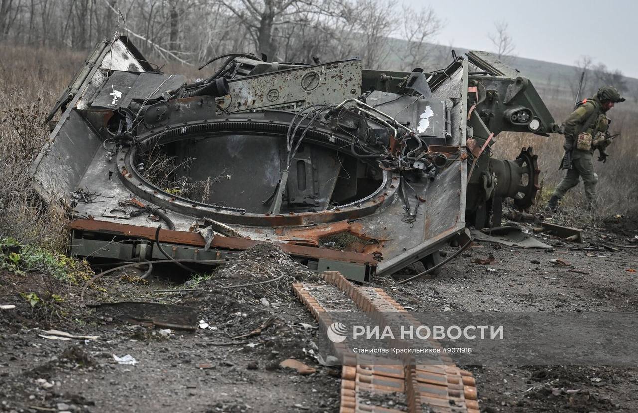 Разбитый танк Leopard 1А5 противника на Красноармейском направлении Разбитый танк Leopard 1А5 противника на Красноармейском направлении