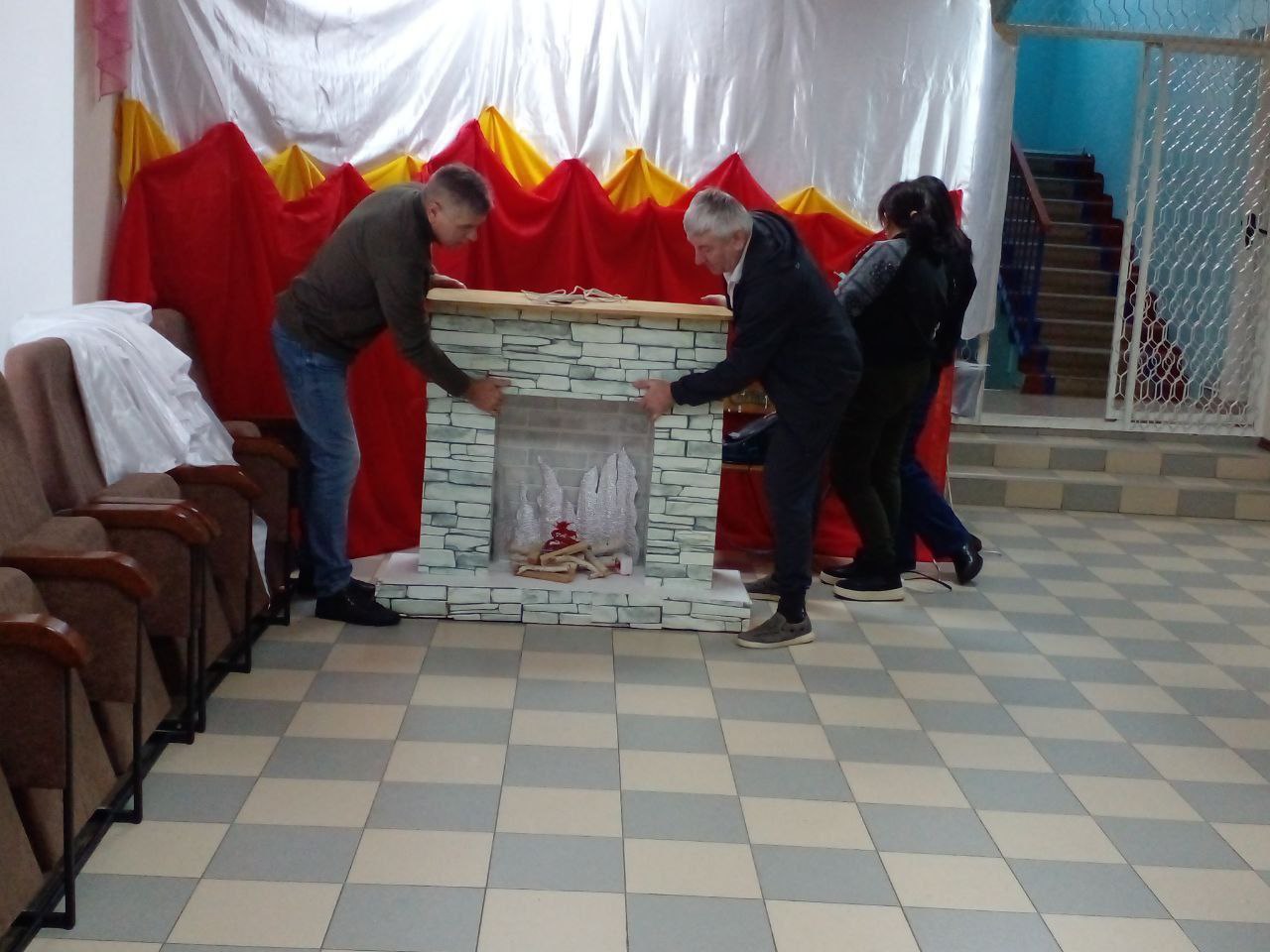 В Кирилловском Доме культуры идёт подготовка к Новому году В Кирилловском Доме культуры идёт подготовка к Новому году