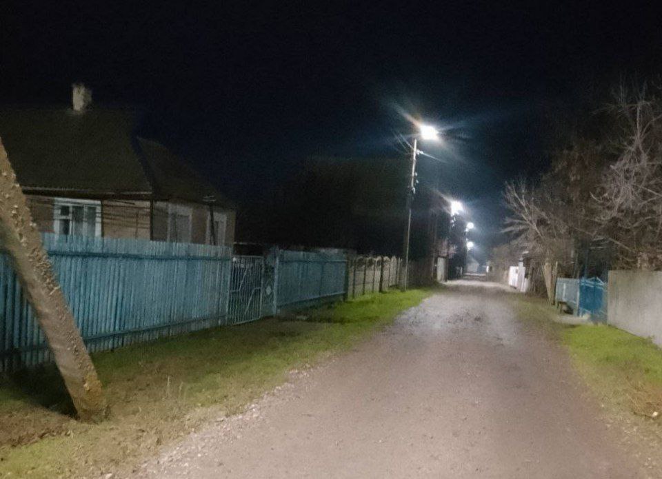 #нам_пишут. Жители ул. Кольцевой в пгт Акимовке от всей души благодарят всех, кто помог вернуть свет на нашу улицу! Мы особенно признательны главе Акимовского муниципального округа Александру Трудоношину за то, что он...