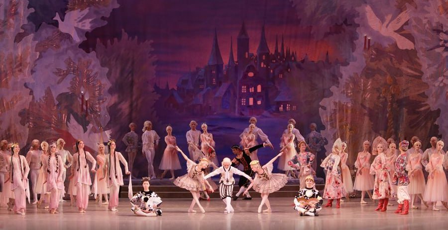 18 декабря. 1981. Первый опытный сверхзвуковой стратегический бомбардировщик Ту-160 «Белый лебедь» поднялся в воздух с аэродрома в Жуковском 1892 18 декабря. 1981. Первый опытный сверхзвуковой стратегический бомбардировщик Ту-160 «Белый лебедь» поднялся в воздух с аэродрома в Жуковском 1892