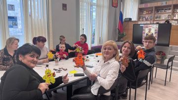 18.12.2025 г. в ГБУ «Комплексный центр социального обслуживания населения» Министерства труда и социальной политики Запорожской области для отделения детской реабилитации был проведён мастер-класс "Игрушек новогоднее...