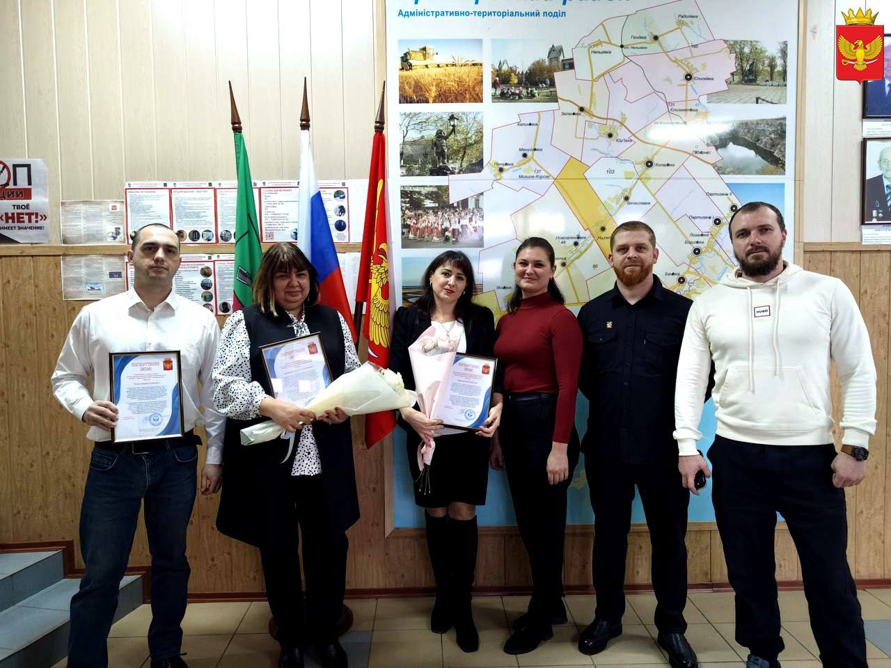 18 декабря, в День работников органов ЗАГС, глава Приморского муниципалитета Владимир Прокопенко, его советник Иса Дадашов и помощник Юрий Паршутин поздравили сотрудников территориального отдела ЗАГС Приморского района... 18 декабря, в День работников органов ЗАГС, глава Приморского муниципалитета Владимир Прокопенко, его советник Иса Дадашов и помощник Юрий Паршутин поздравили сотрудников территориального отдела ЗАГС Приморского района...