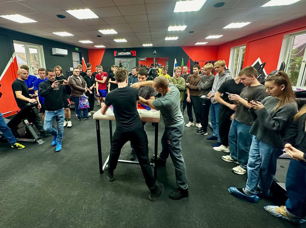 18 декабря в Приморске на базе спортивного центра СОПКИ.СПОРТ состоялись соревнования по армрестлингу среди учащихся и студентов образовательных организаций, объединившие сильнейших и самых целеустремлённых представителей... 18 декабря в Приморске на базе спортивного центра СОПКИ.СПОРТ состоялись соревнования по армрестлингу среди учащихся и студентов образовательных организаций, объединившие сильнейших и самых целеустремлённых представителей...