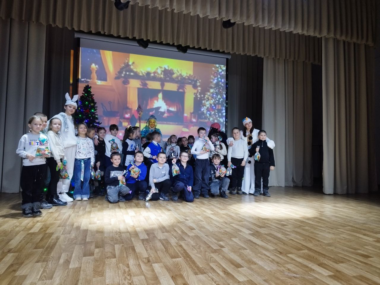 Акимовская резиденция Деда Мороза встречает юных гостей! Ребята сказочно провели время!