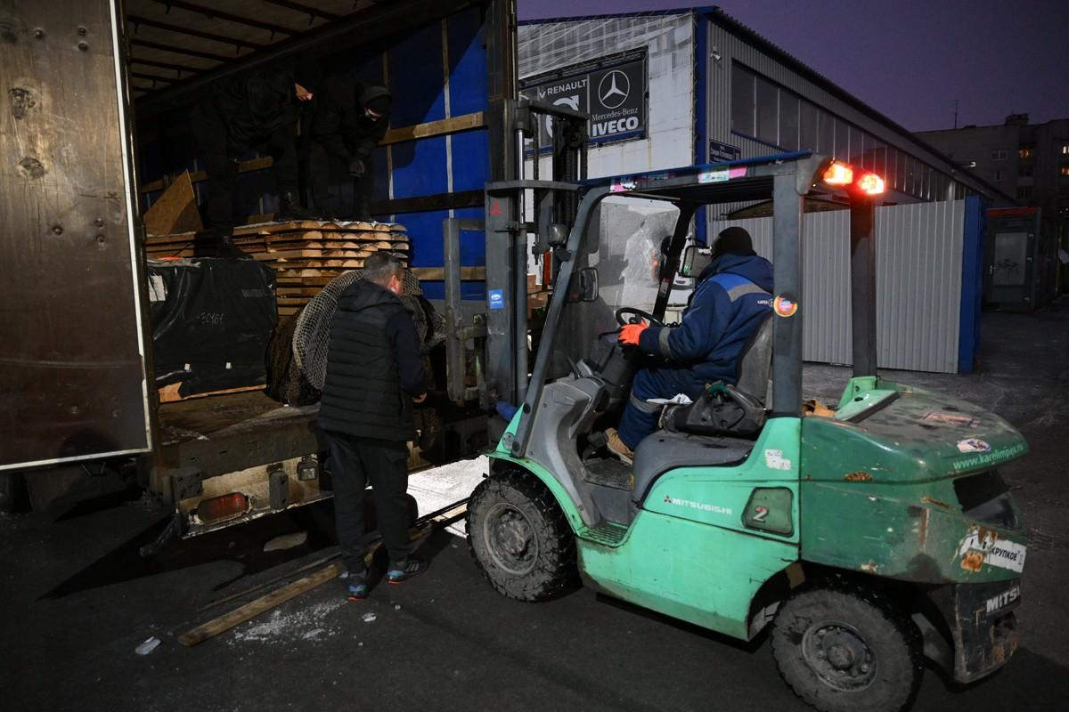 Республика Карелия направила в город Васильевку очередную партию стройматериалов