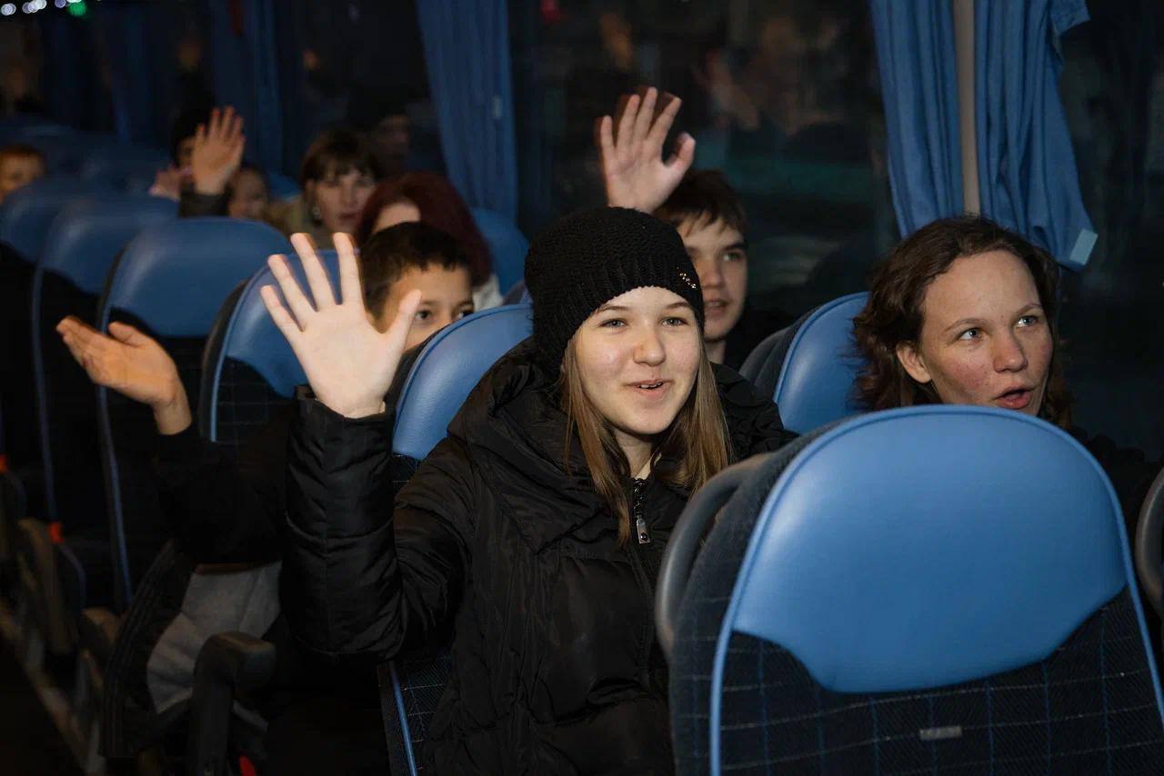 Евгений Балицкий: Дети из социальных центров и семей, проживающих вблизи линии боевого соприкосновения, отправились в Москву — на главную ёлку страны Евгений Балицкий: Дети из социальных центров и семей, проживающих вблизи линии боевого соприкосновения, отправились в Москву — на главную ёлку страны