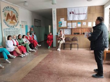 Состоялась встреча председателя территориальной избирательной комиссии №13 с сотрудниками Токмакской станции переливания крови, в ходе которой были разъяснены способы проверки себя в списках избирателей