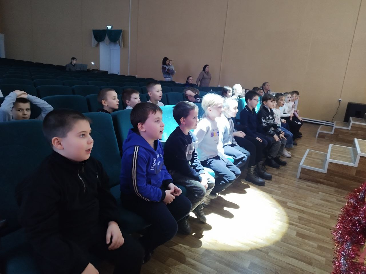 Акимовская резиденция Деда Мороза встречает юных гостей! Ребята сказочно провели время! Акимовская резиденция Деда Мороза встречает юных гостей! Ребята сказочно провели время!