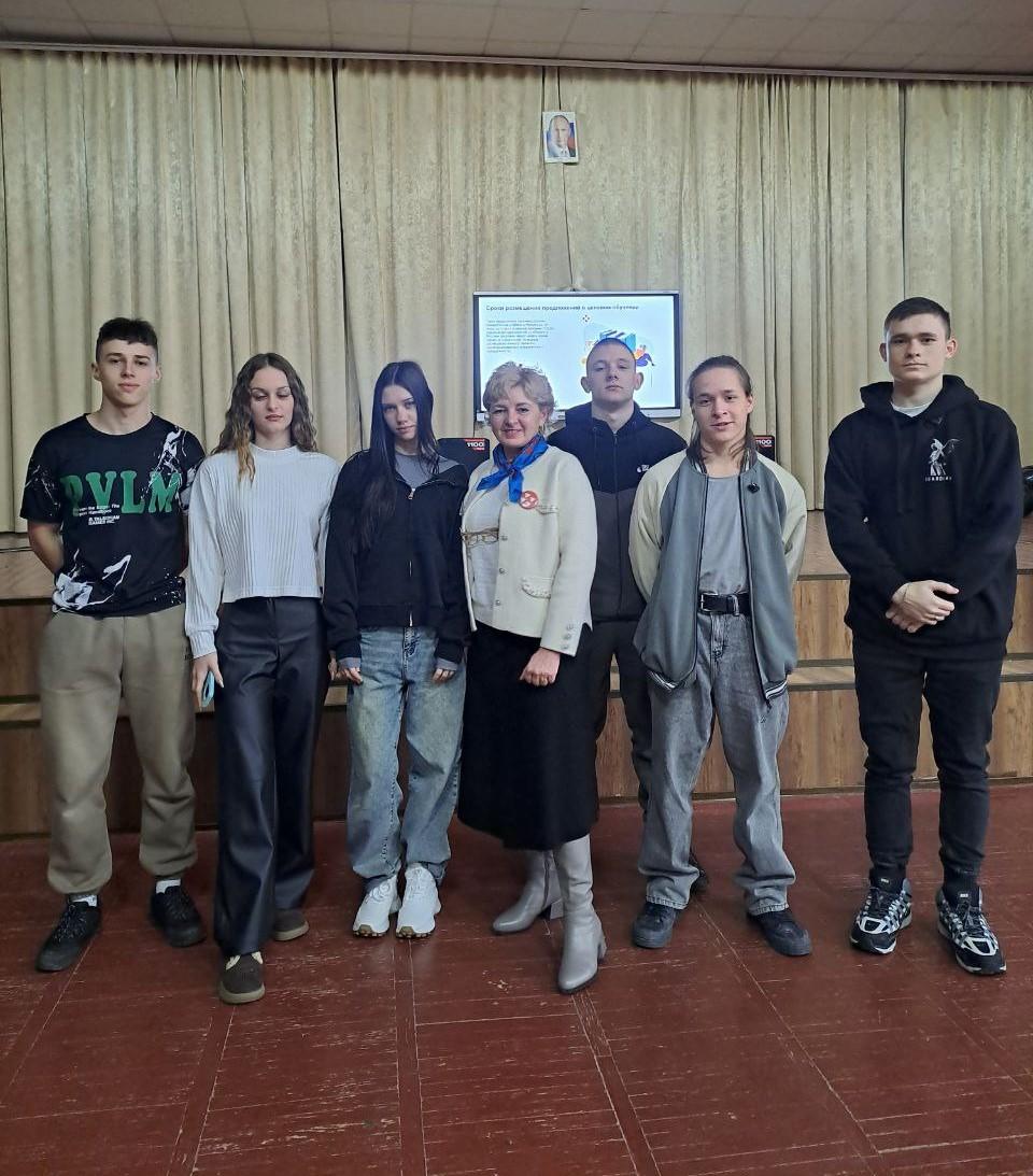 «Выбор профессии»: специалистами кадрового центра в г. Токмаке проведена профориентационная встреча с учащимися выпускных классов школы №1 «Выбор профессии»: специалистами кадрового центра в г. Токмаке проведена профориентационная встреча с учащимися выпускных классов школы №1