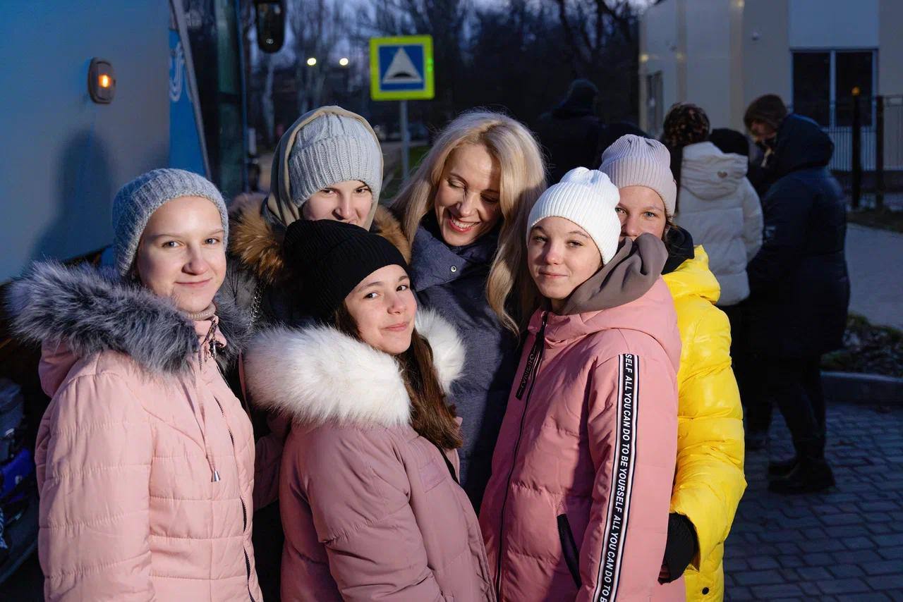 Евгений Балицкий: Дети из социальных центров и семей, проживающих вблизи линии боевого соприкосновения, отправились в Москву — на главную ёлку страны