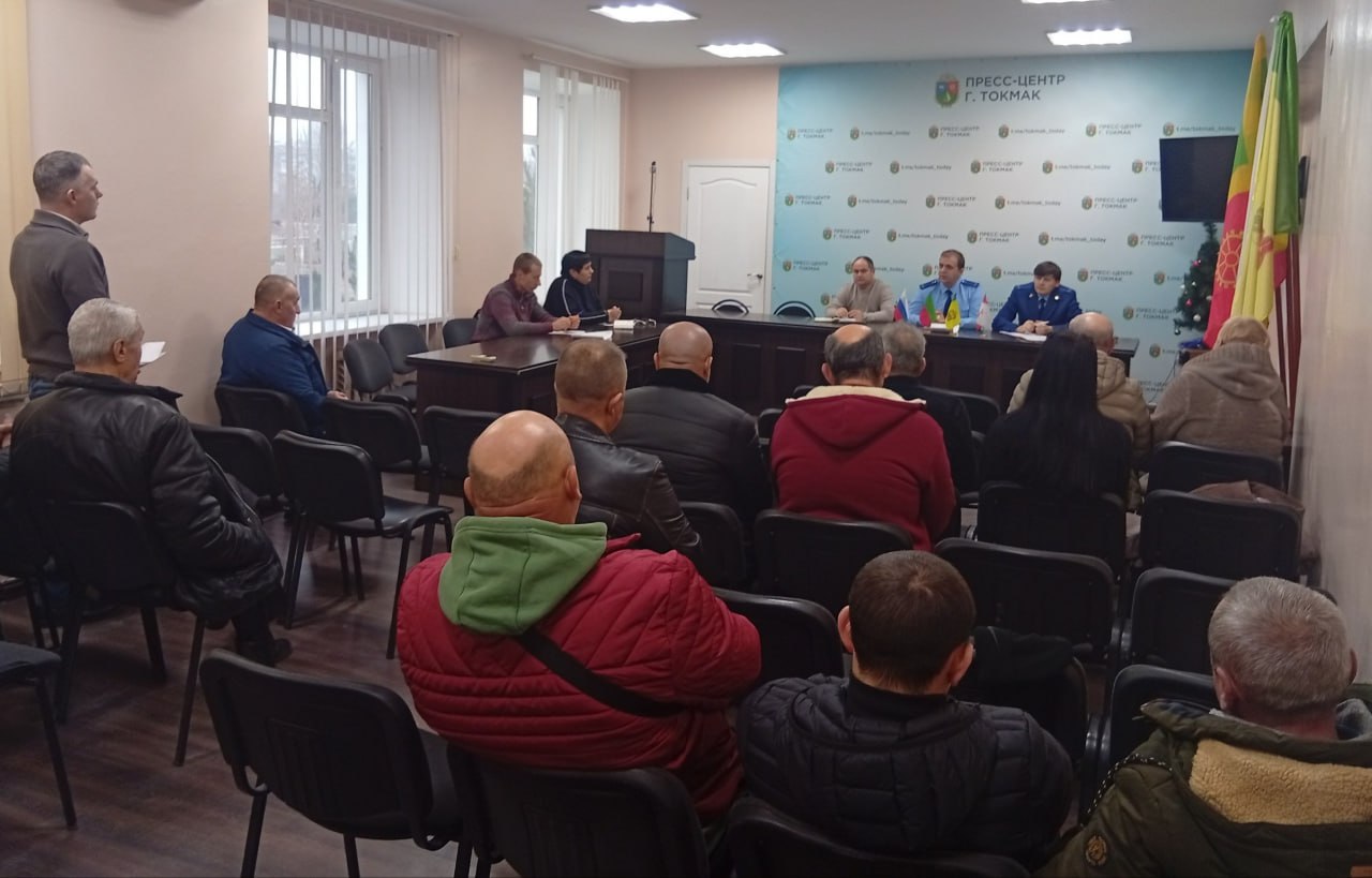 В администрации Токмакского муниципального округа состоялось совещание сельхозтоваропроизводителей с представителями прокуратуры Токмакского района