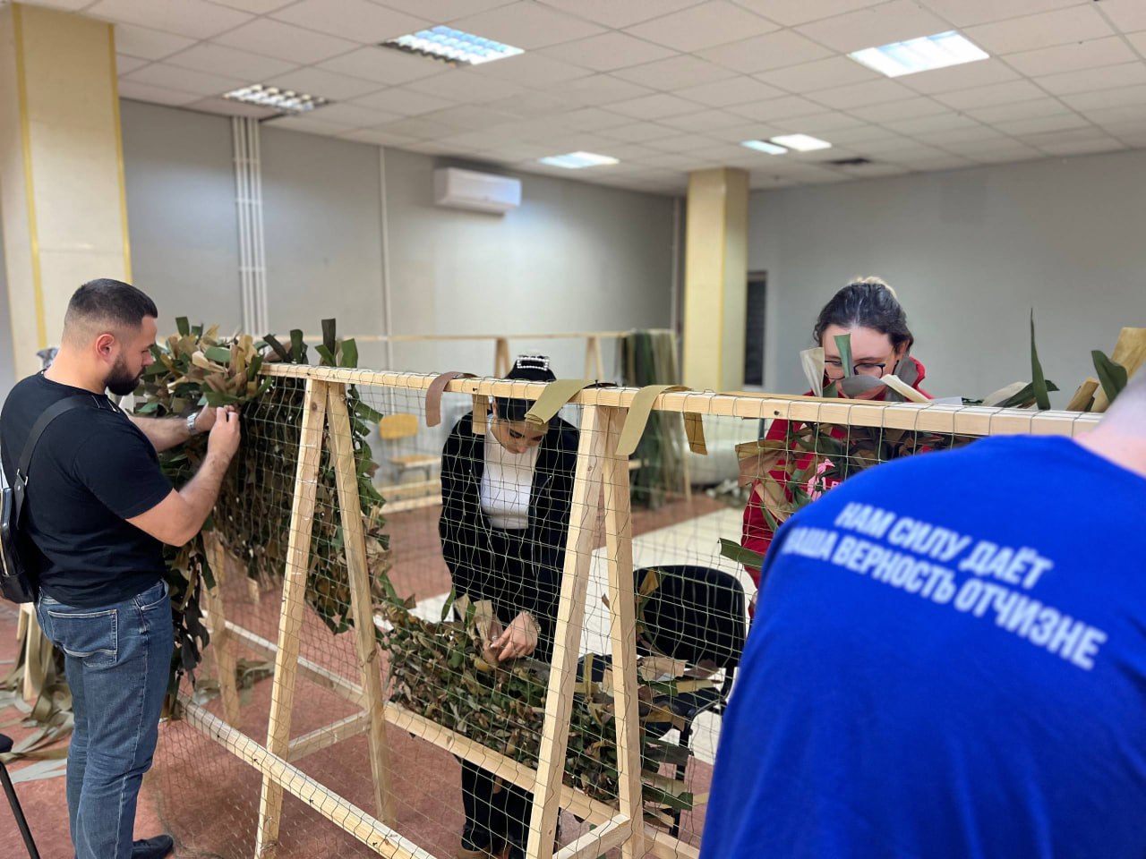 В канун Нового года дети участников СВО и команда запорожского филиала фонда «Защитники Отечества» подготовили подарки для действующих бойцов и уже вернувшихся домой героев В канун Нового года дети участников СВО и команда запорожского филиала фонда «Защитники Отечества» подготовили подарки для действующих бойцов и уже вернувшихся домой героев