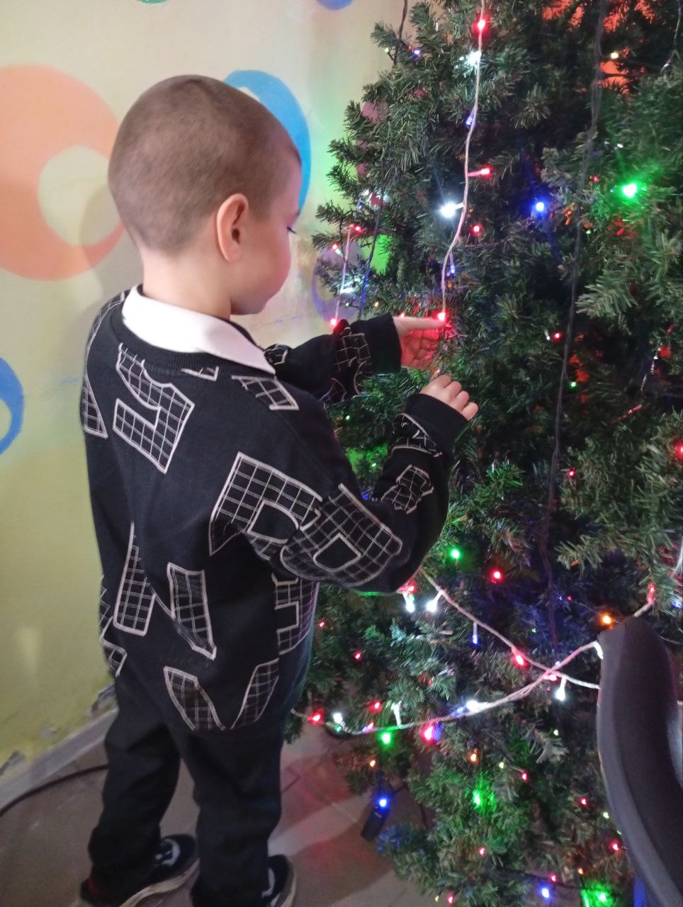 "ЁЛКУ ВМЕСТЕ МЫ УКРАСИМ!". Вот и наступила самая волшебная пора - время готовиться к Новому году! И какой же праздник без пушистой красавицы - ёлки? "ЁЛКУ ВМЕСТЕ МЫ УКРАСИМ!". Вот и наступила самая волшебная пора - время готовиться к Новому году! И какой же праздник без пушистой красавицы - ёлки?