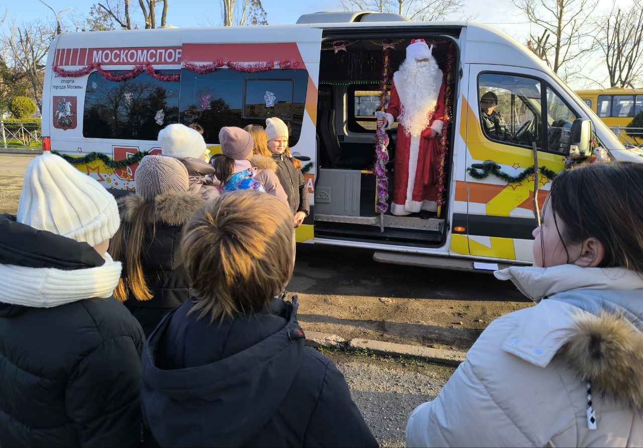 Александр Трудоношин: Несмотря на тёплую погоду, в воздухе уже витает зимнее волшебство Александр Трудоношин: Несмотря на тёплую погоду, в воздухе уже витает зимнее волшебство