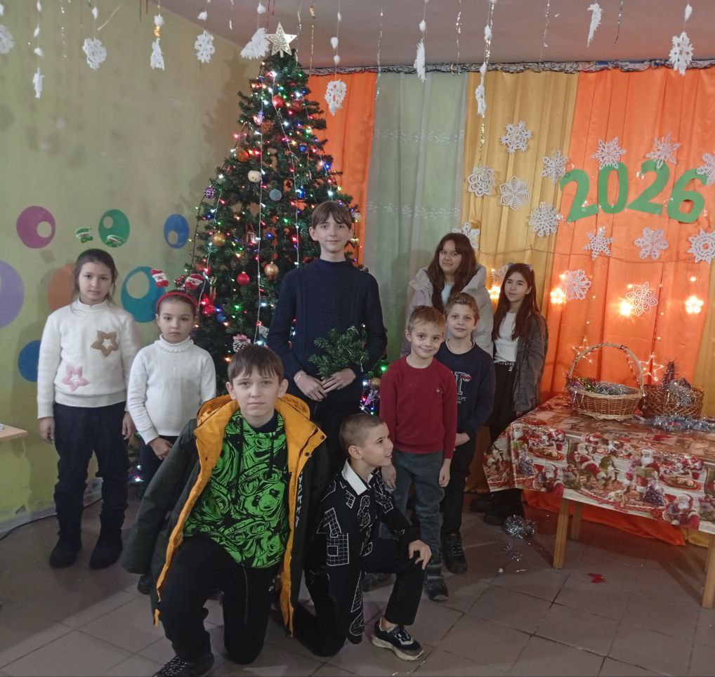 "ЁЛКУ ВМЕСТЕ МЫ УКРАСИМ!". Вот и наступила самая волшебная пора - время готовиться к Новому году! И какой же праздник без пушистой красавицы - ёлки? "ЁЛКУ ВМЕСТЕ МЫ УКРАСИМ!". Вот и наступила самая волшебная пора - время готовиться к Новому году! И какой же праздник без пушистой красавицы - ёлки?